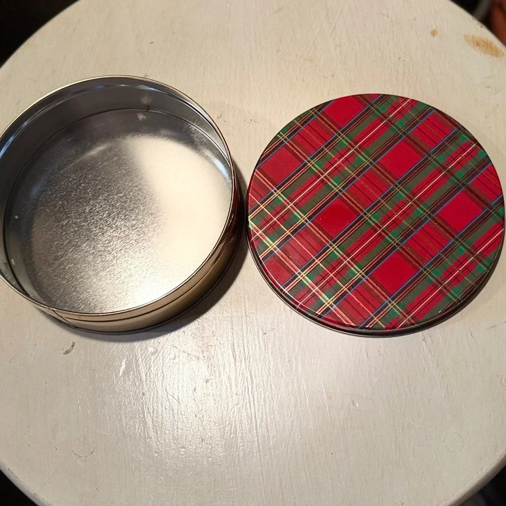 Round Tin Canister Red Green Gold Plaid Holiday Storage Container‎